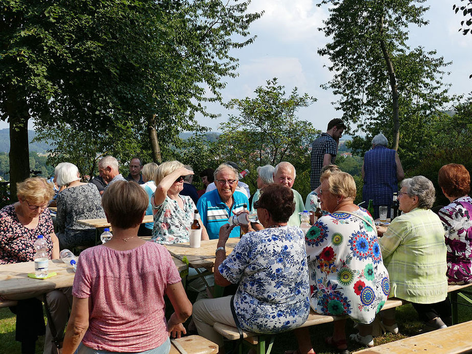 Nachfeier des Mährisch-Neustädter Wachsstockfestes an der Weingartenkapelle (Foto: Karl-Franz Thiede)